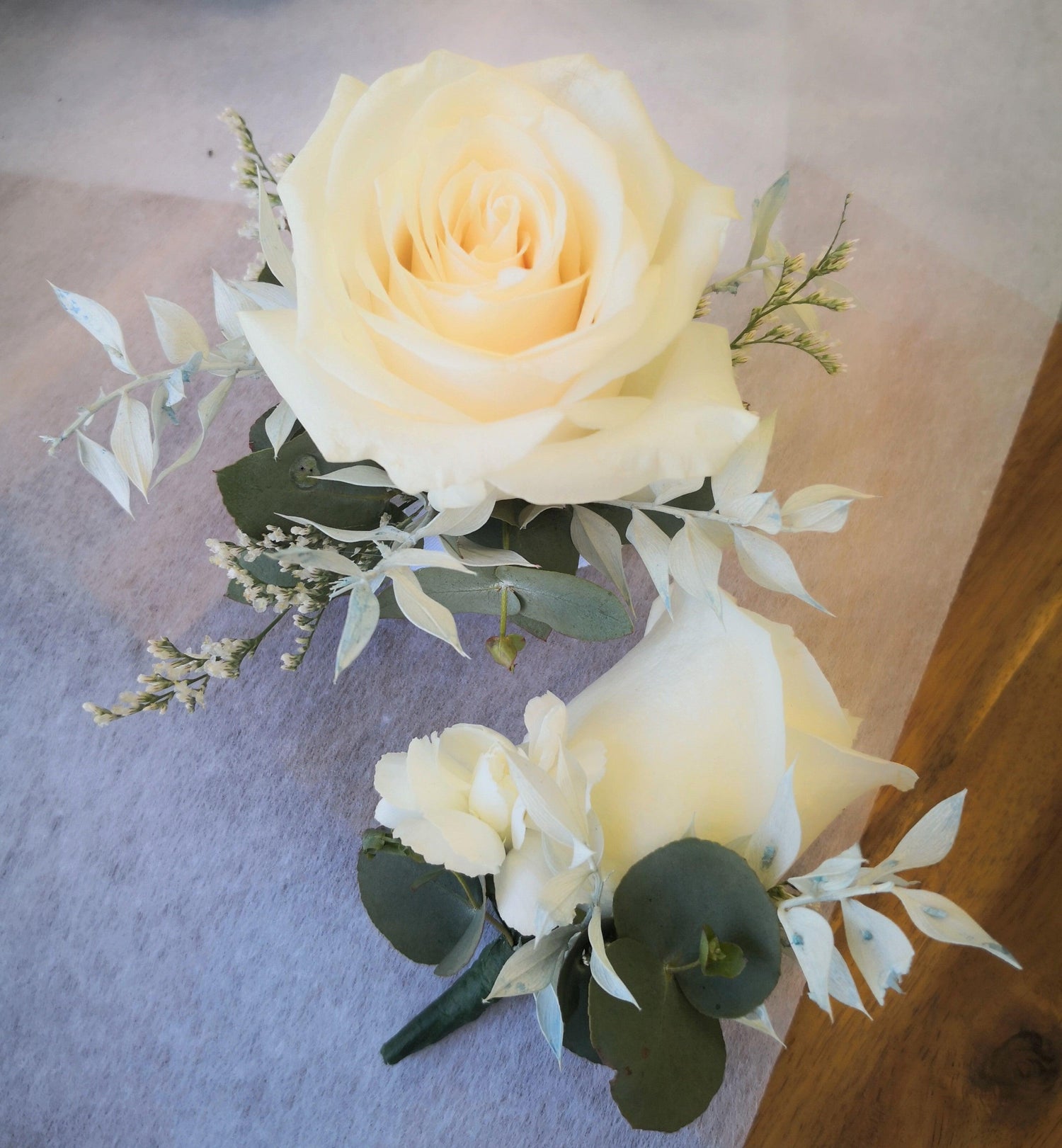 Set-Corsage-&-Buttonhole-White--Multiple-Flower